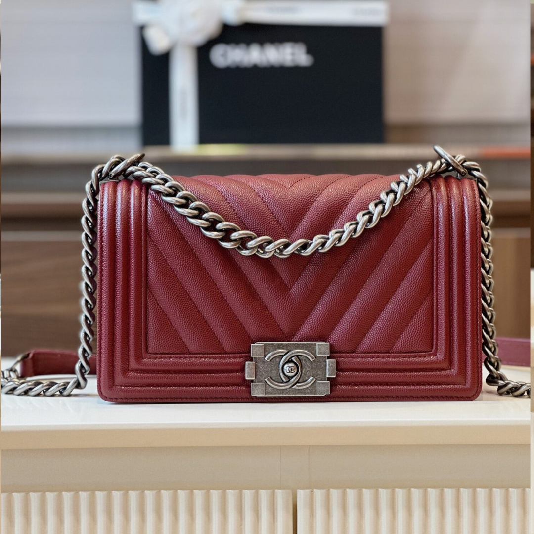 Chanel Boy Medium Fake Handbag Woman’s V-Pattern Red Leather 25cm